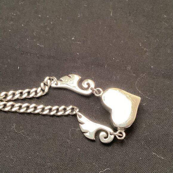 Silvertone Curb Link Puffed Heart Necklace w/Adjustable link - Picture 6 of 6